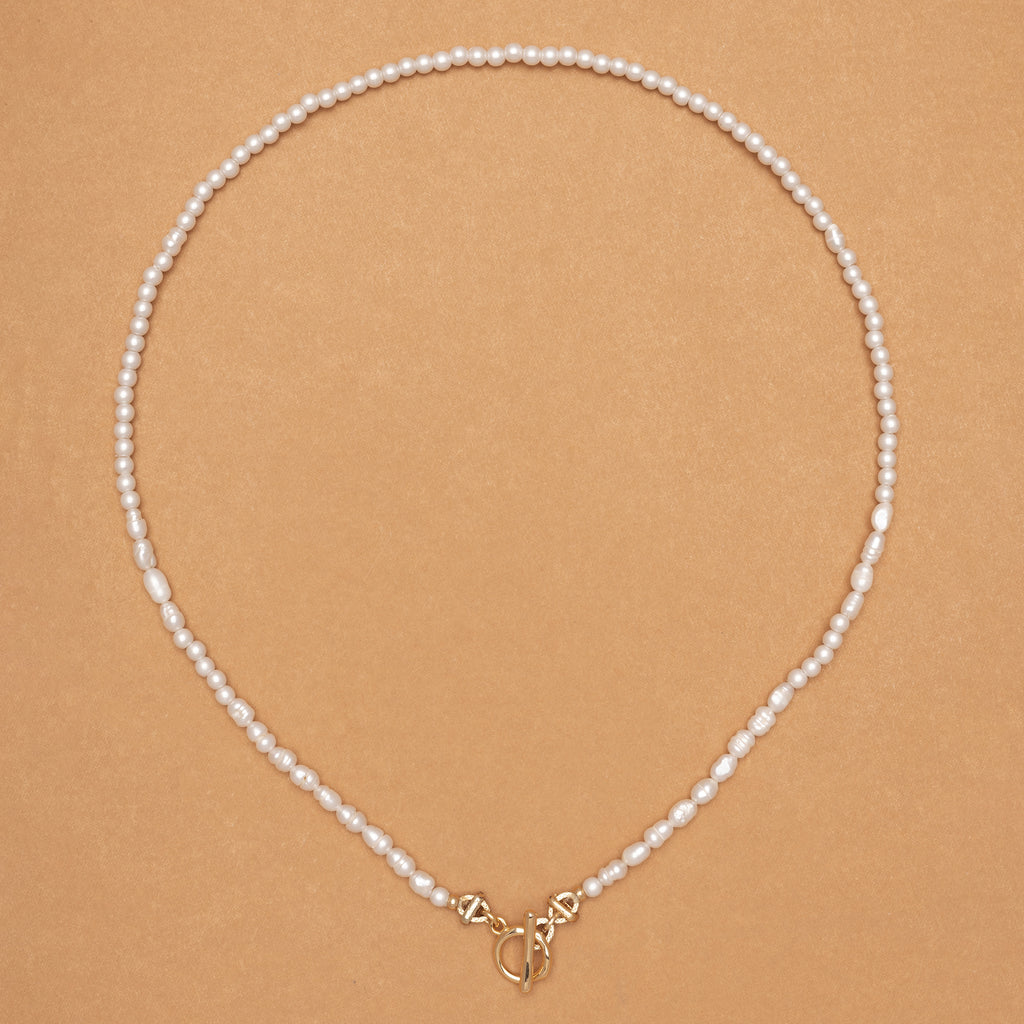 WHITE PEARL SERENE CURVE NECKLACE