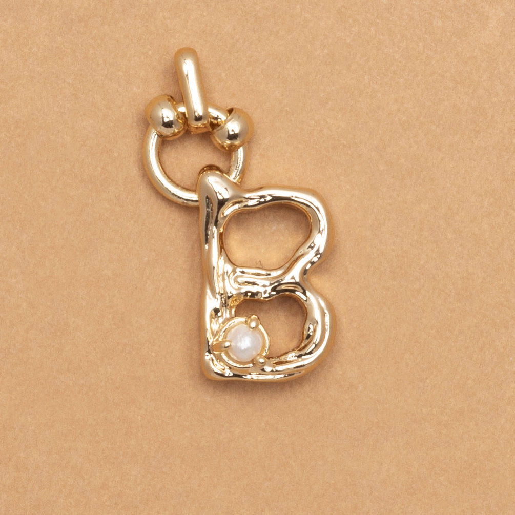 CHARM ALPHABET AND PEARL "B"(SMALL SIZE)