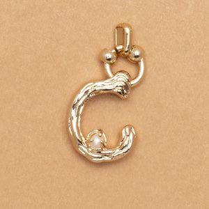 CHARM ALPHABET AND PEARL "C"(SMALL SIZE)