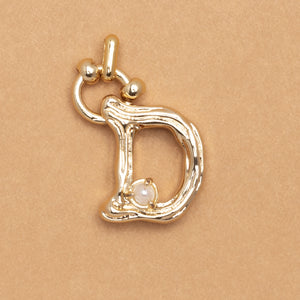 CHARM ALPHABET AND PEARL "D"(SMALL SIZE)