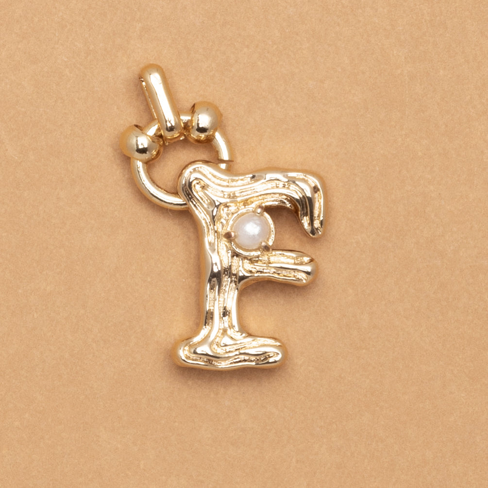 CHARM ALPHABET AND PEARL "F"(SMALL SIZE)