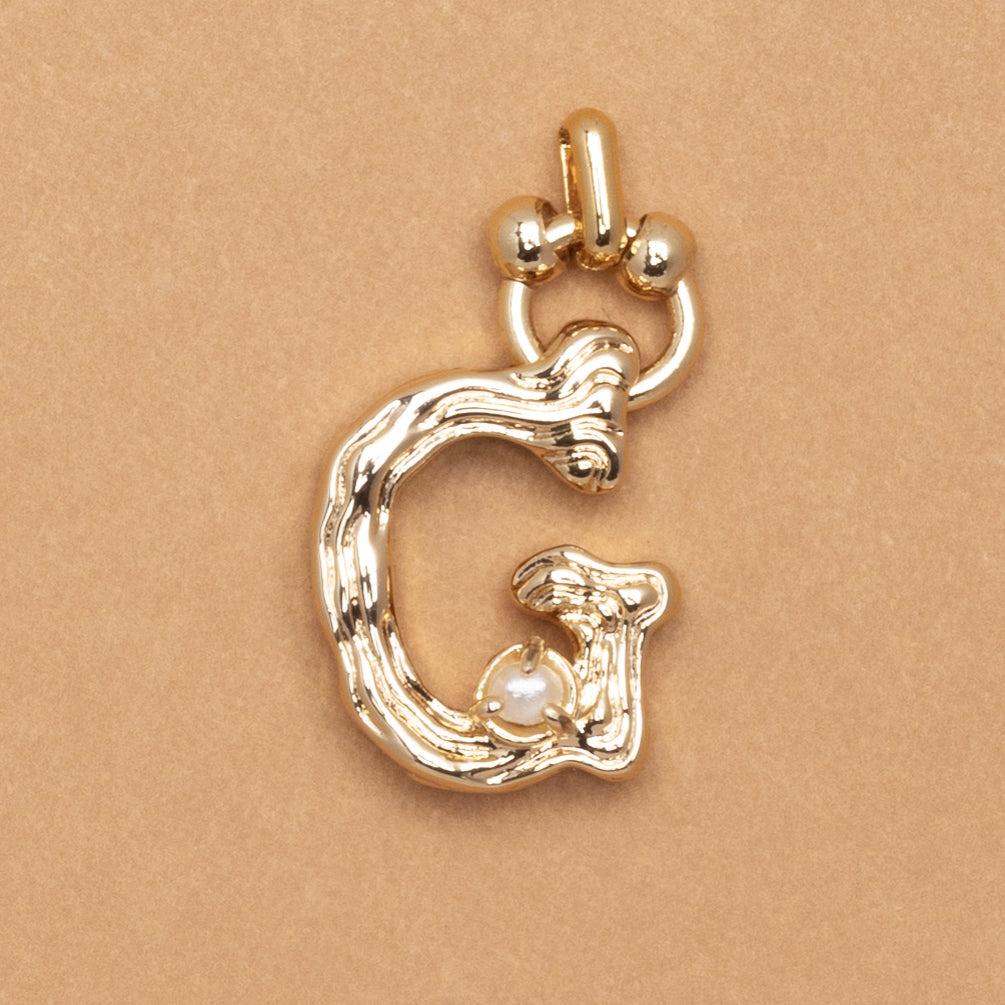 CHARM ALPHABET AND PEARL "G"(SMALL SIZE)