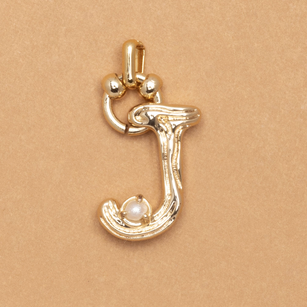 CHARM ALPHABET AND PEARL "J"(SMALL SIZE)