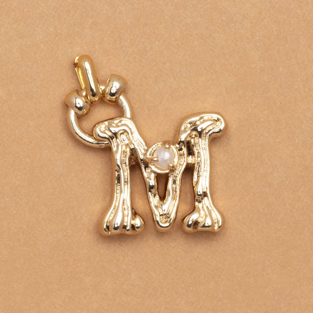 CHARM ALPHABET AND PEARL "M"(SMALL SIZE)