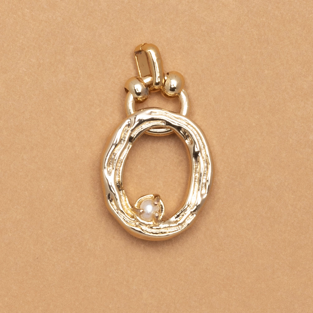 CHARM ALPHABET AND PEARL "O"(SMALL SIZE)