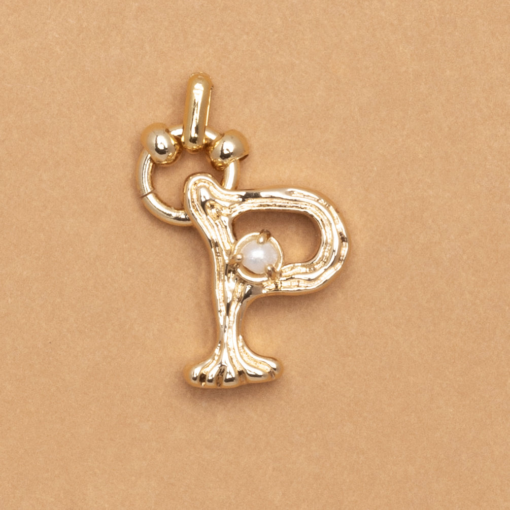 CHARM ALPHABET AND PEARL "P"(SMALL SIZE)