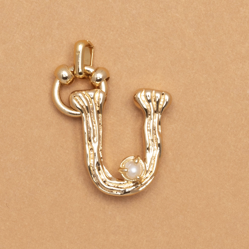 CHARM ALPHABET AND PEARL "U"(SMALL SIZE)