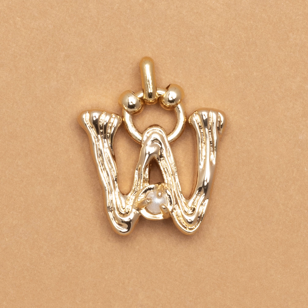 CHARM ALPHABET AND PEARL "W"(SMALL SIZE)