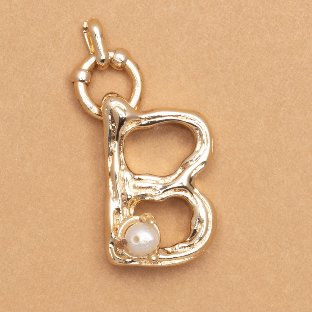 CHARM ALPHABET AND PEARL "B"(BIG SIZE)
