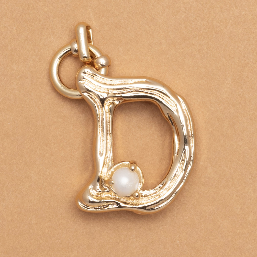 CHARM ALPHABET AND PEARL "D"(BIG SIZE)