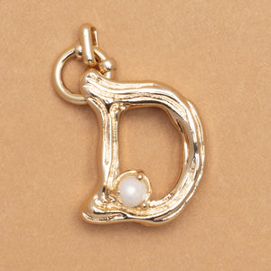 CHARM ALPHABET AND PEARL "D"(BIG SIZE)