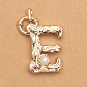 CHARM ALPHABET AND PEARL "E"(BIG SIZE)