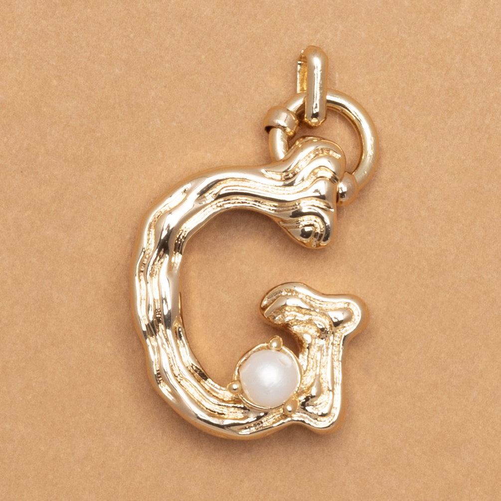CHARM ALPHABET AND PEARL "G"(BIG SIZE)