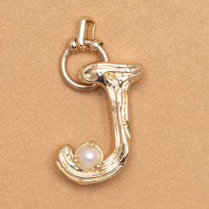 CHARM ALPHABET AND PEARL "J"(BIG SIZE)