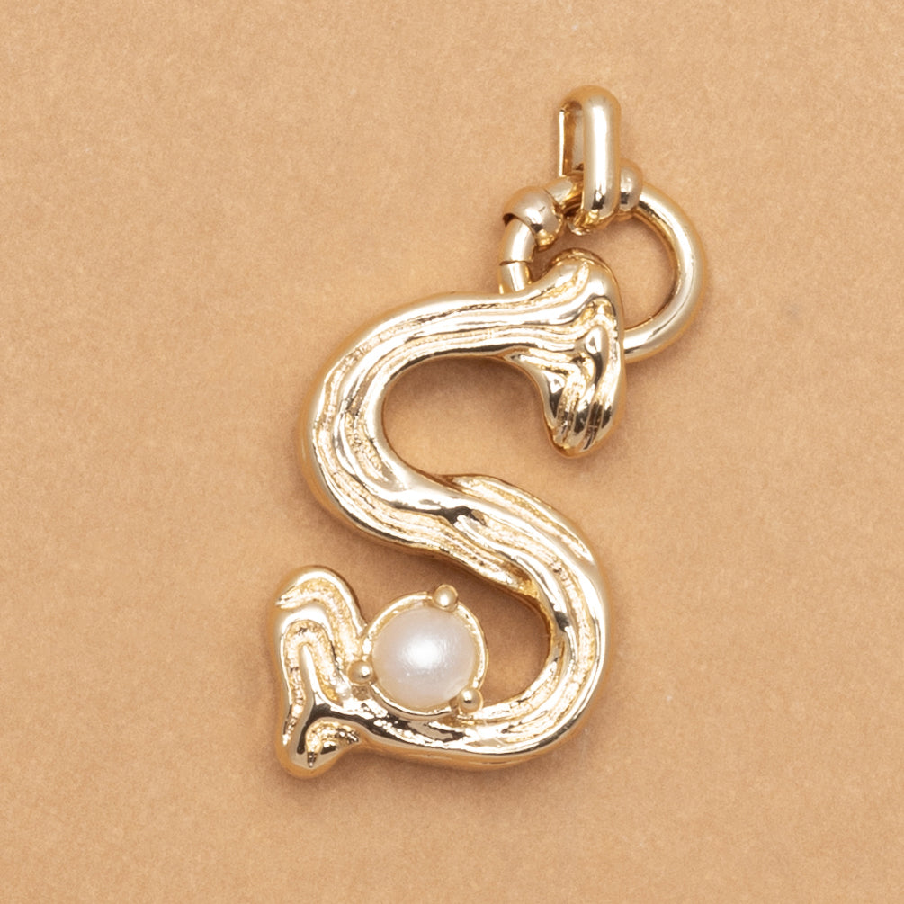 CHARM ALPHABET AND PEARL "S"(BIG SIZE)