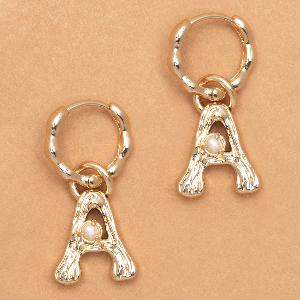 ALPHABET AND PEARL EARRINGS "A"