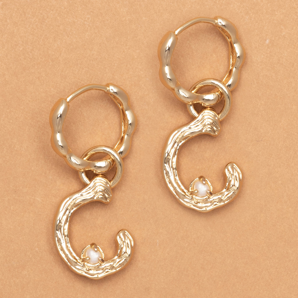 ALPHABET AND PEARL EARRINGS "C"