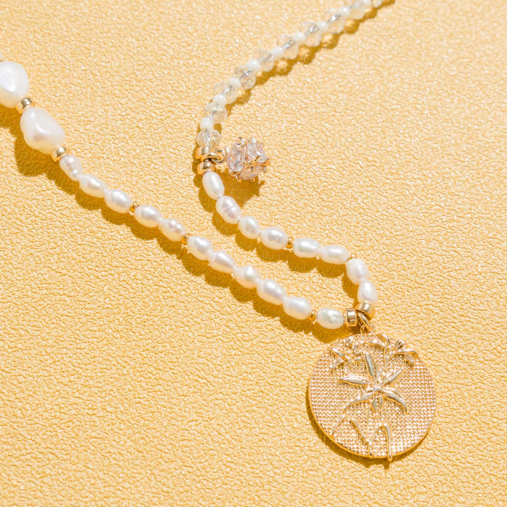 WHITE PEARL PENDANT NECKLACE