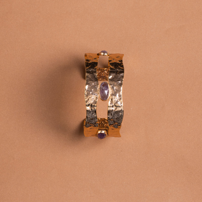 AMEHYST STUD HAMMERED GOLD CUFF