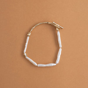 ELONGATED PEARL STRAND BRACELET