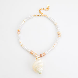 SHELL PENDANT CREAM BEADED NECKLACE