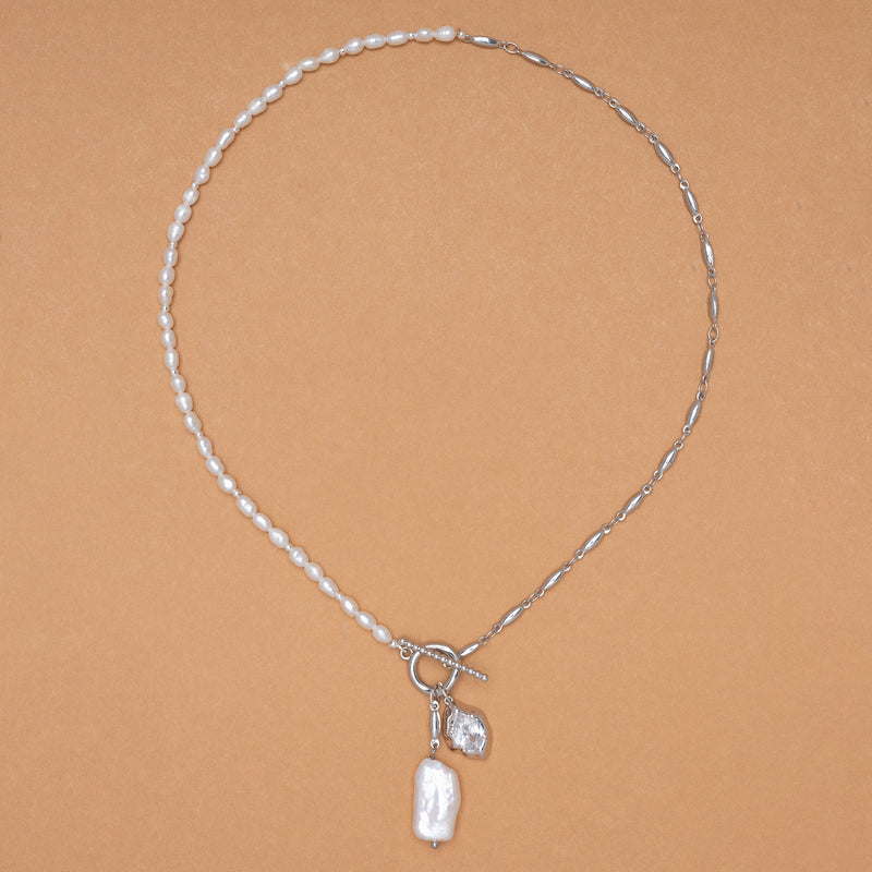 HOOP AND LOOP PEARLY NECKLACE