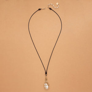 OVIL WHITE PEARL GOLD FISHNET NECKLACE
