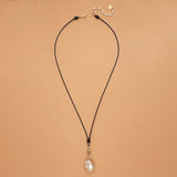 OVIL WHITE PEARL GOLD FISHNET NECKLACE