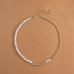 ASSYMETRICAL WHITE PEARL GOLD CHAIN NECKLACE