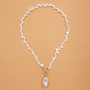 BAROQUE WHITE LARIAT NECKLACE