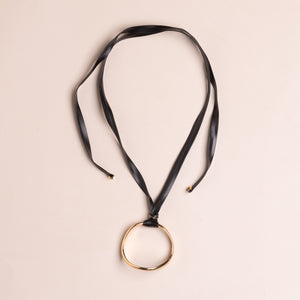 RING PENDENT RIBBON NECKLACE