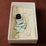 BAROQUE WHITE LARIAT NECKLACE