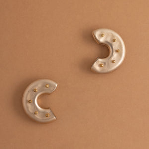 GOLDEN C-HOOK EARRINGS [FW24]