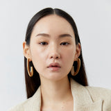 FLAT ASSYMETRICAL BROWN CREME EARRINGS [FW24]