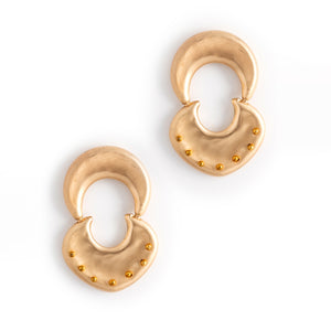 HAMMERED GOLD CURVE EARRINGS [FW24]