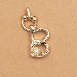CHARM ALPHABET AND PEARL "B"(SMALL SIZE)