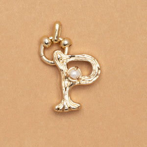 CHARM ALPHABET AND PEARL "P"(SMALL SIZE)