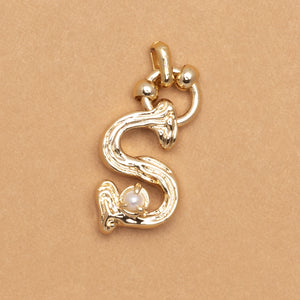 CHARM ALPHABET AND PEARL "S"(SMALL SIZE)