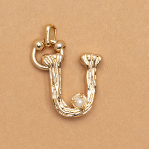 CHARM ALPHABET AND PEARL "U"(SMALL SIZE)