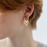 V-SHAPED WHITE PEARL STATEMENT EARRINGS