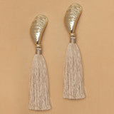 GOLD MEJILLÓN BEIGE TASSEL EARRINGS  (PRE-ORDER TAKES 15 DAYS)