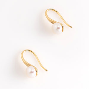 CLASSIC PEARL U HOOK EARRINGS
