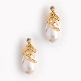 GEOMETRICAL PEARL STUD EARRINGS