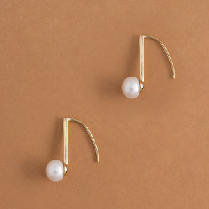 CLASSIC PEARL BEAD BAR HOOK EARRINGS