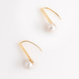 CLASSIC PEARL BEAD BAR HOOK EARRINGS