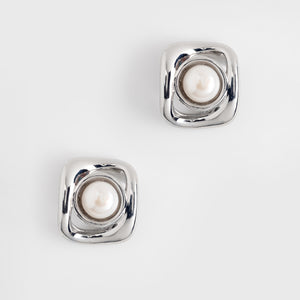 WHITE PEARL PENDANT RHODIUM EARRINGS