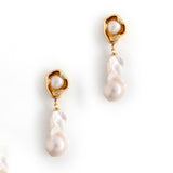 WHITE PEARL OVAL SHAPE RHODIUM EARRINGS