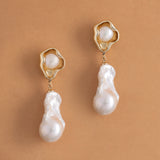 WHITE PEARL OVAL SHAPE RHODIUM EARRINGS