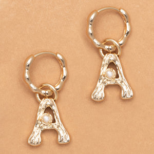 ALPHABET AND PEARL EARRINGS "A"