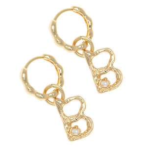 ALPHABET AND PEARL EARRINGS "B"